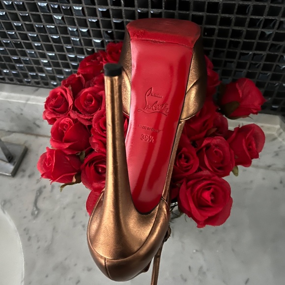 Christian louboutin t-strap platform heels - Picture 10 of 13